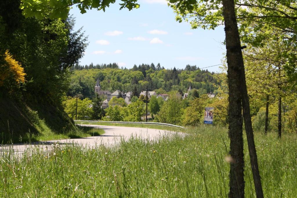 Auberge De Saint Julien Aux Bois Экстерьер фото